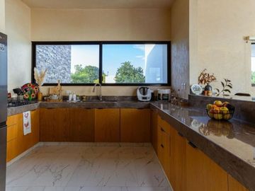 Casa con jardín y alberca privada, en venta, Rejoyada, Mérida