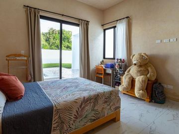 Casa con jardín y alberca privada, en venta, Rejoyada, Mérida