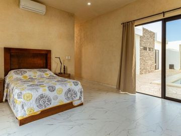 Casa con jardín y alberca privada, en venta, Rejoyada, Mérida