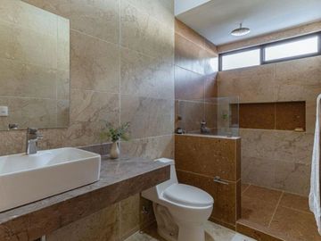 Casa con jardín y alberca privada, en venta, Rejoyada, Mérida