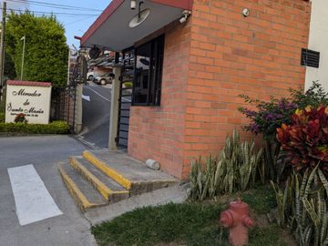 VENDO CASA HERMOSA EN DOSQUEBRADAS