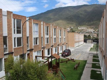 Casas de venta Bamboo Gardens, en la mejor zona de Pomasqui, aplica crédito VIP, visitenos, acceso por calle Marieta de Veintimilla