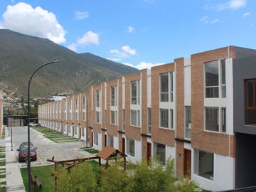 Casas de venta Bamboo Gardens, en la mejor zona de Pomasqui, aplica crédito VIP, visitenos, acceso por calle Marieta de Veintimilla