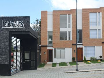Casas de venta Bamboo Gardens, en la mejor zona de Pomasqui, aplica crédito VIP, visitenos, acceso por calle Marieta de Veintimilla