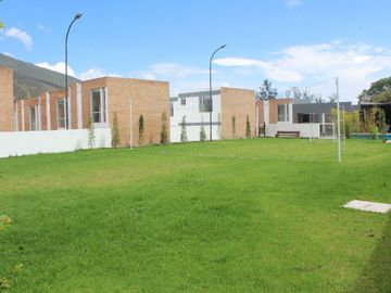 Casas de venta Bamboo Gardens, en la mejor zona de Pomasqui, aplica crédito VIP, visitenos, acceso por calle Marieta de Veintimilla