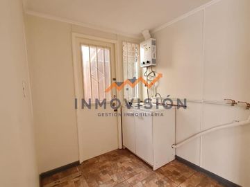 VENDE!! Acogedora casa recién remodelada, Sector Fundo del Carmen.