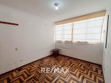 Venta Hermosa Casa Urbana En Lima - San Juan De Miraflores