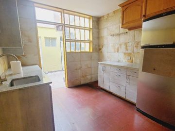 VENTA DE DEPARTAMENTO MIRAFLORES LÍMITE CON SAN ISIDRO ¡¡¡A UN PASO DE TODO!!!