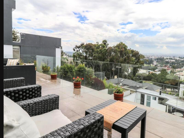 En Cumbayá Casa de venta con 4 habitaciones, más departamento independiente de 199 m2