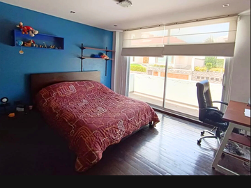 En Cumbayá Casa de venta con 4 habitaciones, más departamento independiente de 199 m2
