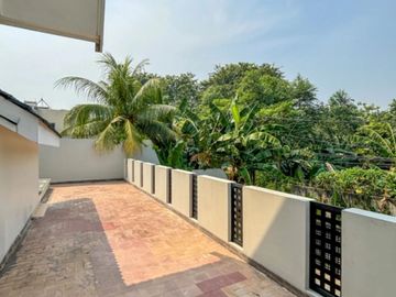 For Sale Semi Furnished House In Exclusive Townhouse At Kebayoran Lama, South Jakarta.