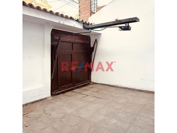 Hermosa Casa De 3 Pisos En Urb El Pinar De Comas