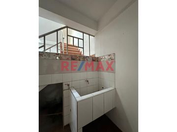 Hermosa Casa De 3 Pisos En Urb El Pinar De Comas