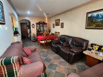 EXCLUSIVA CASA  EN VALLE DORADO