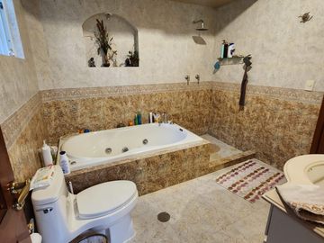 EXCLUSIVA CASA  EN VALLE DORADO