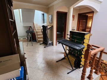 EXCLUSIVA CASA  EN VALLE DORADO
