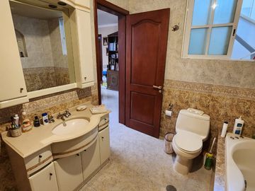EXCLUSIVA CASA  EN VALLE DORADO