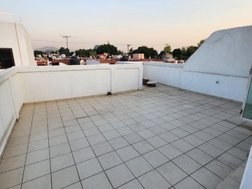 EXCLUSIVA CASA  EN VALLE DORADO