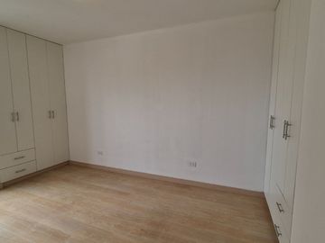 VENTA DPTO 3 HAB, 76 m2, COCHERA,Av Canada, La Victoria