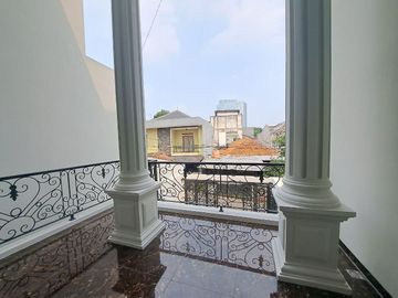 Dijual Rumah Eropa Classic di Jati Padang Pasar Minggu, Jakarta Selatan Shm Nego