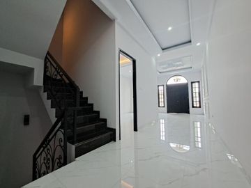 Dijual Rumah Eropa Classic di Jati Padang Pasar Minggu, Jakarta Selatan Shm Nego