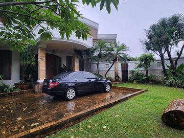 Dijual Rumah Siap huni di Pondok Indah Sekolah Kencana Ada Pool