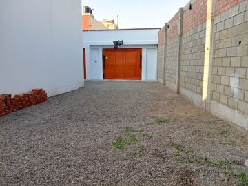 Venta De Amplia Casa En Condominio Sol De Las Delicias En Moche (gaponte)