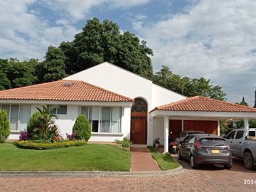 VENTA ACOGEDORA CASA 1 PISO CONDOMINIO - SECTOR COLOMBO BRITANICO