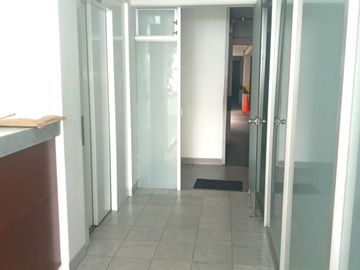 VENDO AMPLIO Y BONITO DPTO. FRENTE AL MAR EN MLCON. GRAU- CHORRILLOS