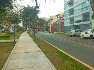VENDO AMPLIO Y BONITO DPTO. FRENTE AL MAR EN MLCON. GRAU- CHORRILLOS