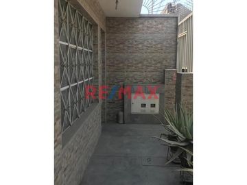 Casa En Venta - Ate- 200 Mt2