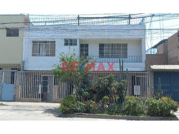 Casa En Venta - Ate- 200 Mt2