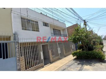 Casa En Venta - Ate- 200 Mt2