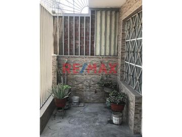 Casa En Venta - Ate- 200 Mt2
