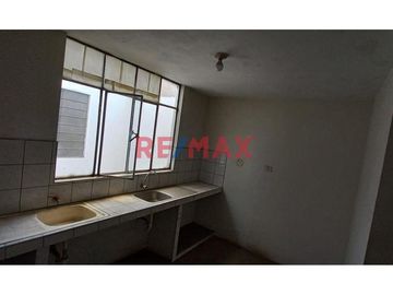 Casa En Venta - Ate- 200 Mt2