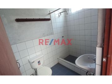 Casa En Venta - Ate- 200 Mt2