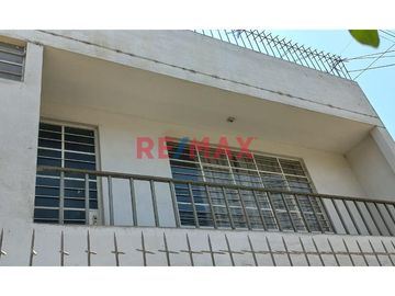 Casa En Venta - Ate- 200 Mt2