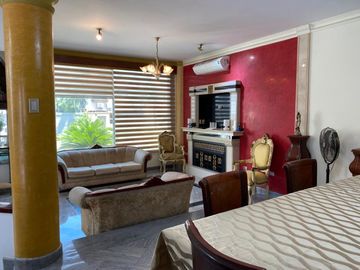 Casa con vista al lago en venta en Samborondon