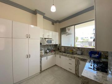 Casa con vista al lago en venta en Samborondon