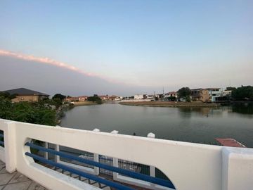Casa con vista al lago en venta en Samborondon
