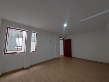 Se Alquila Casa De Dos Pisos Para Empresa O Vivienda En San Martin De Porres