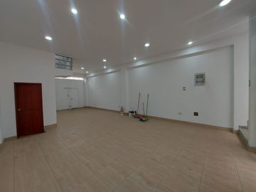 Se Alquila Casa De Dos Pisos Para Empresa O Vivienda En San Martin De Porres