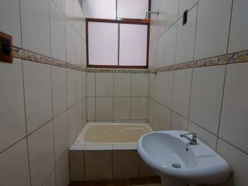 Se Alquila Casa De Dos Pisos Para Empresa O Vivienda En San Martin De Porres