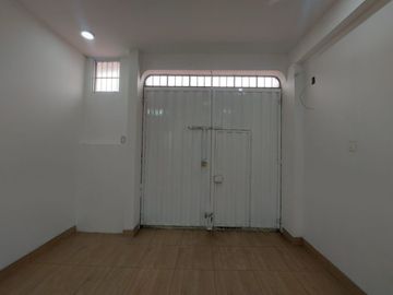 Se Alquila Casa De Dos Pisos Para Empresa O Vivienda En San Martin De Porres