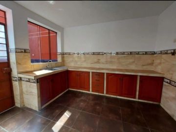 Se Alquila Departamento En Primer Piso De 140Mt En San Martin De Porres
