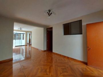 Se Alquila Departamento En Primer Piso De 140Mt En San Martin De Porres