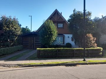 Venta Casa 2 pisos en Villa El Bosque