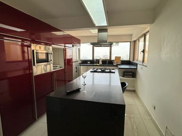 Pent House de 439 m² de 4 Dorm. con Vista Panorámica a Miraflores