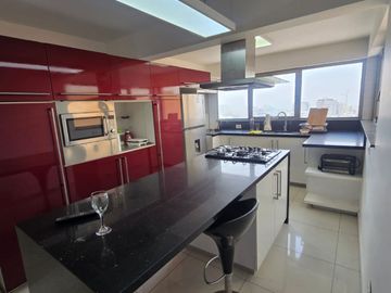 Pent House de 439 m² de 4 Dorm. con Vista Panorámica a Miraflores