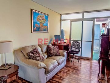 Venta De Hermoso Departamento Limite Con San Isidro